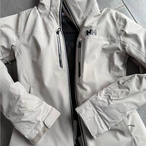 Helly Hansen Women's Ski Jacket in Light Gray